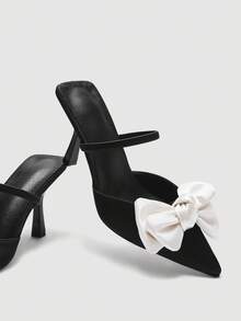SheIn MOD Tacones altos de tacón fino con punta puntiaguda, correa cruzada y hebilla patentado rojo vino para damas - Blanco y Negro - Ver 5