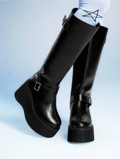 Sugerpunk 4.0 英寸厚鞋底复古性感过膝靴，圆头后拉链，靴筒周长 13 英寸，靴筒高 14 英寸，哥特街头风格纯色 PU 皮革金属方扣双带厚底坡跟小腿靴，适合秋冬季户外、通勤、派对