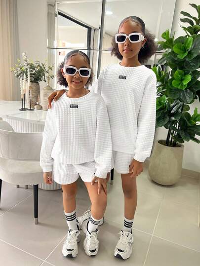 SHEIN Tween Girl Casual Daily White Knit Textured Crew Neck Loose Long Sleeve Sweatshirt & Relaxed Shorts Set
