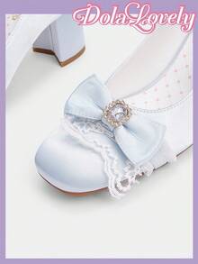 Dola Lovely Giày cao gót mũi vuông đế thô màu xanh dương dễ thương có họa tiết hoa bướm, ren ngọc trai giả và ngọc trai dành cho nữ, thích hợp làm quà tặng lãng mạn, cũng thích hợp cho các bữa tiệc, buổi tụ họp và Giáng sinh, Halloween, v.v. - Màu xanh lam - Xem 9