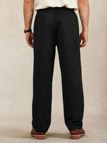 Manfinity Homme 男士成熟休闲纯色直筒裤，整体经典黑色，散发着沉稳优雅的气质。适合日常休闲穿着、周末出游、旅行、与朋友聚会等。这款裤子是男士衣橱中不可或缺的百搭单品，也是秋季送给男朋友或老公的绝佳礼物。 - 黑色 - 查看 2