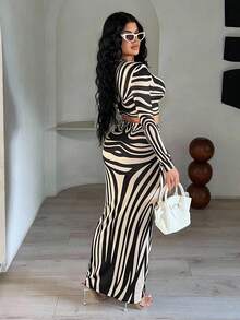 SHEIN SXY Bộ đồ crop top và chân váy họa tiết ngựa vằn cho nữ, Bộ đồ hai mảnh cong, Bộ đồ hai mảnh cao, Bộ đồ hai mảnh kẻ sọc, Bộ đồ hai mảnh cho nữ, Bộ đồ hai mảnh thanh lịch - Nhiều màu - Xem 2