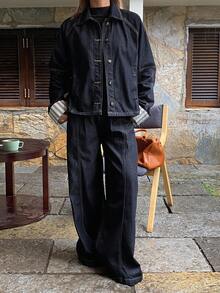 DAZY 女士宽松牛仔夹克，有领，撞色条纹袖口和直筒牛仔裤休闲套装 - 深色水洗藍 - 查看 3