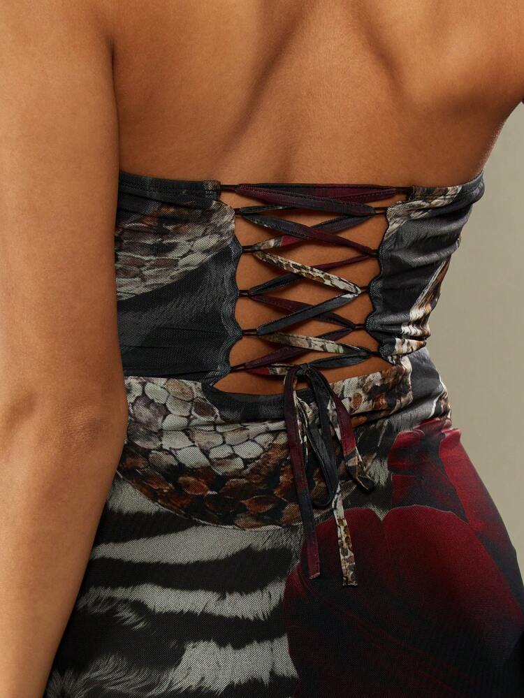 MISSGUIDED Robe mini sans bretelles imprimée serpent avec laçage dans le dos, ajustée, pour soirée club. Panneau en maille, coupe près du corps, style vintage Y2K. Robe en tissu stretch.