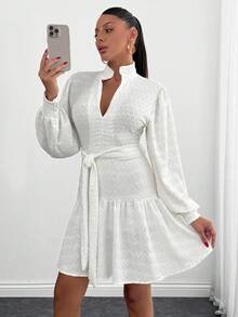 EURMUSE Damen Spitze bestickte V-Ausschnitt Rippstrick Langarm Kleid mit Gürtel, romantischer französischer Stil Ärmel Mini Kleid