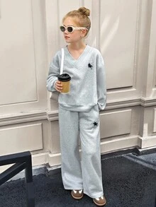 SHEIN Tween Girls Solid Light Gray Fleece Inner Oversize V-Neck Fluffy Loose Fit Long Sleeve Sweatshirt With Print And Wide Leg Sweatpants, Small Logo Print,  Sweatshirt And Sweatpants Set For Autumn/Winter, Tween Girl Sweatshirt Pants Set Girl Two Piece Long Sleeve Set Tween Matching Set Teen Girls 2 Piece Pants Set Casual Two Piece Set Grey Sweatpants Set V-Neck Sweat Suit Sweatshirt Straight Pants Suit Tween Girl Teen Two Piece Long Sleeve Set - Light Grey - View 9