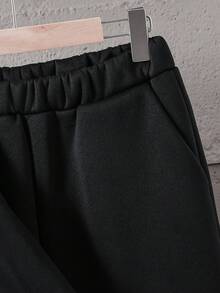 SHEIN 青少年男孩休闲街头口号印花纯色圆领短袖 T 恤和运动裤套装，适合通勤、上学、日常休闲、度假、运动、派对、春夏季 - 黑色 - 查看 8