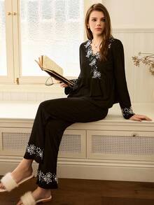 Moireta Mature Elegant Charm Embroidered Lace Trim V-Neck, Cuff, Hem A-Line Ruffle Hem Black Ladies Pajama Set, Suitable For Loungewear Pajama Sets For Women Black Sleepwear Set Two Pieces Sleepwear Set Women Lounge Wear Sets V Neck Pajama Set, Fall Clothes