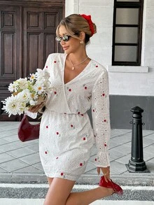 SHEIN Frenchy 女式花卉刺绣V领长袖时尚迷你连衣裙 - 米色 - 查看 3