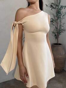 Andrea Bello 女式不对称系带肩黑色修身优雅A字荷叶边下摆半身裙 - 杏色 - 查看 3