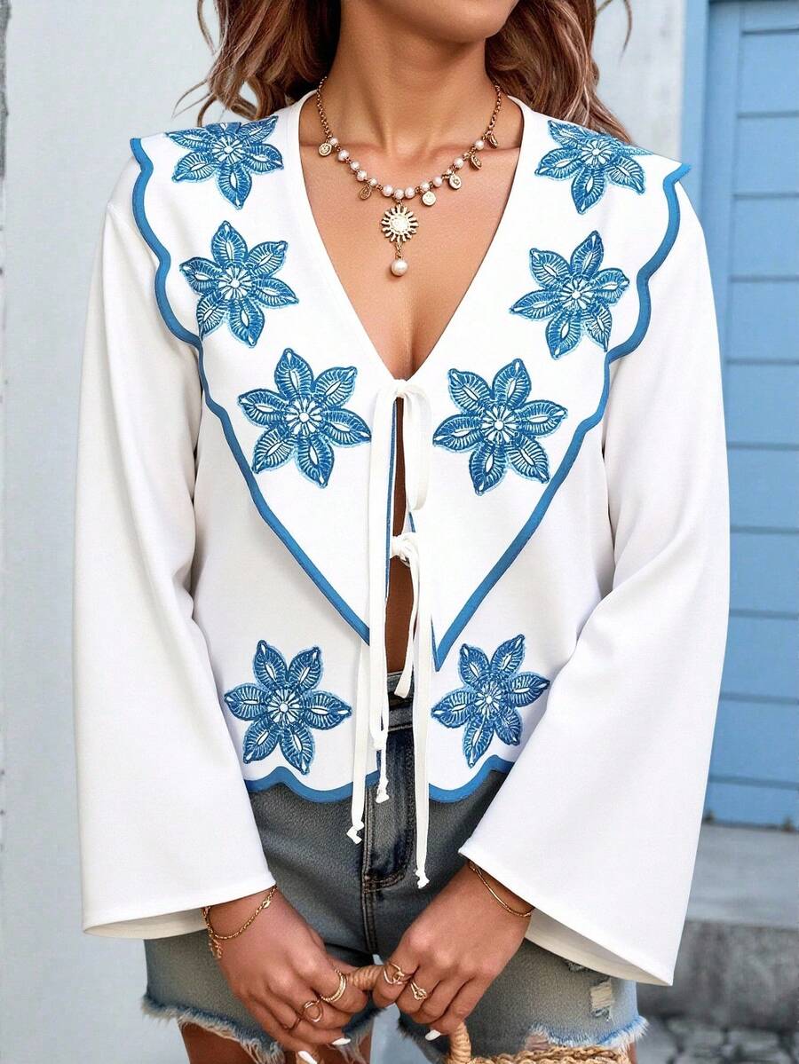 Vivid Eden Blouse décontractée à manches évasées avec nœud et imprimé floral pour femmes, hauts bohèmes, hauts d'été pour femmes, top blanc et bleu, hauts d'été bohèmes, automne pour femmes, Halloween, sortie - Beige - Voir 1