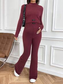 SHEIN Set premaman da 2 pezzi con top corto a collo alto e pantaloni a zampa, set a maglia autunnale a maniche lunghe da 2 pezzi, set da 2 pezzi in maglia per donne, set a costine da 2 pezzi - Rosso - Visualizzare 3