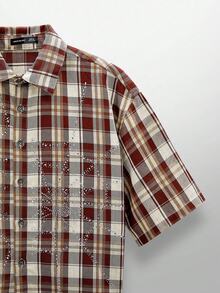 NEON BLANC Camisa de manga corta con estampado de cuadros, tela tejida y aplicaciones de cristales en forma de telaraña de araña, estilo de moda callejera para hombre, Halloween - Café integral - Ver 5