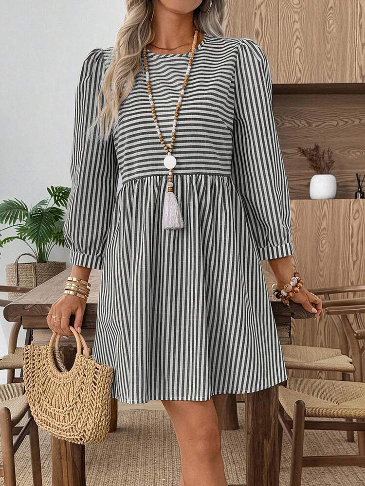 EMERY ROSE Váy ngắn cổ tròn rộng rãi họa tiết sọc đơn giản dành cho nữ - Đen và trắng - Xem 3