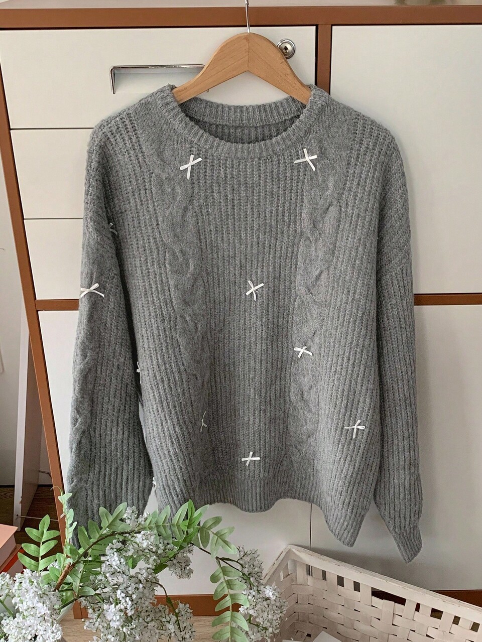 Women's Casual Cable Knit Twist Bow Solid Color Crew Neck Long Sleeve Sweater, Spring/Autumn