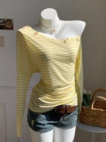 SHEIN EZwear Buttergelbes, modisch gestreiftes, asymmetrisches, schulterfreies Langarm-T-Shirt für Damen, lässiges T-Shirt für den Schulanfang, schulterfreie Oberteile, Herbstkleidung für Damen, Ausgeh-Oberteile für Damen - Gelb - Übersicht 2