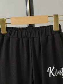 SHEIN Bộ áo thun dài tay cổ tròn in chữ và quần nỉ dệt kim in chữ thời trang xuân/thu/đông cho trẻ em từ 4-7 tuổi, thích hợp mặc hàng ngày, chơi thể thao, đi nghỉ, tiệc tùng, ngày lễ, đi chơi thường ngày, trang phục cơ bản cần thiết - màu đen - Xem 4