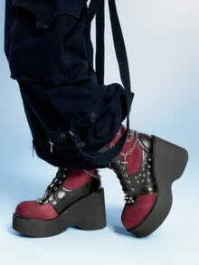 Sugerpunk 女式朋克风格派对红色网眼厚底踝靴，哥特式十字架金属链尖头侧拉链粗跟靴 - 紅色 - 查看 5