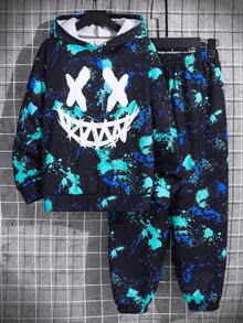 SHEIN 兒童 2 件組青少年男孩發光印花連帽衫與冬季長褲套裝，黑色，秋季，街頭風，城市度假，Y2K 萬聖節藍色火焰運動套裝 - 黑色 - 查看 3