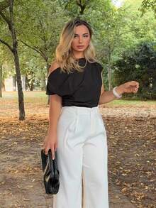 Jeta Ari Blusa de viaje elegante de mujer con volantes en los hombros y color liso - Negro - Ver 5