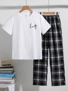 SHEIN Tween-Jungen Pyjama-Set mit Rundhalsausschnitt, kurzen Ärmeln und T-Shirt mit Buchstabenmuster und karierter Hose