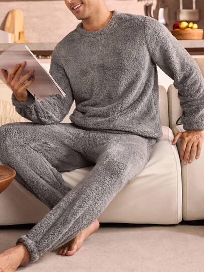 Manfinity Underwear&Sleepwear Basics Plus Size Men's Solid Color Fleece Long Sleeve Top And Pants Pajama Set