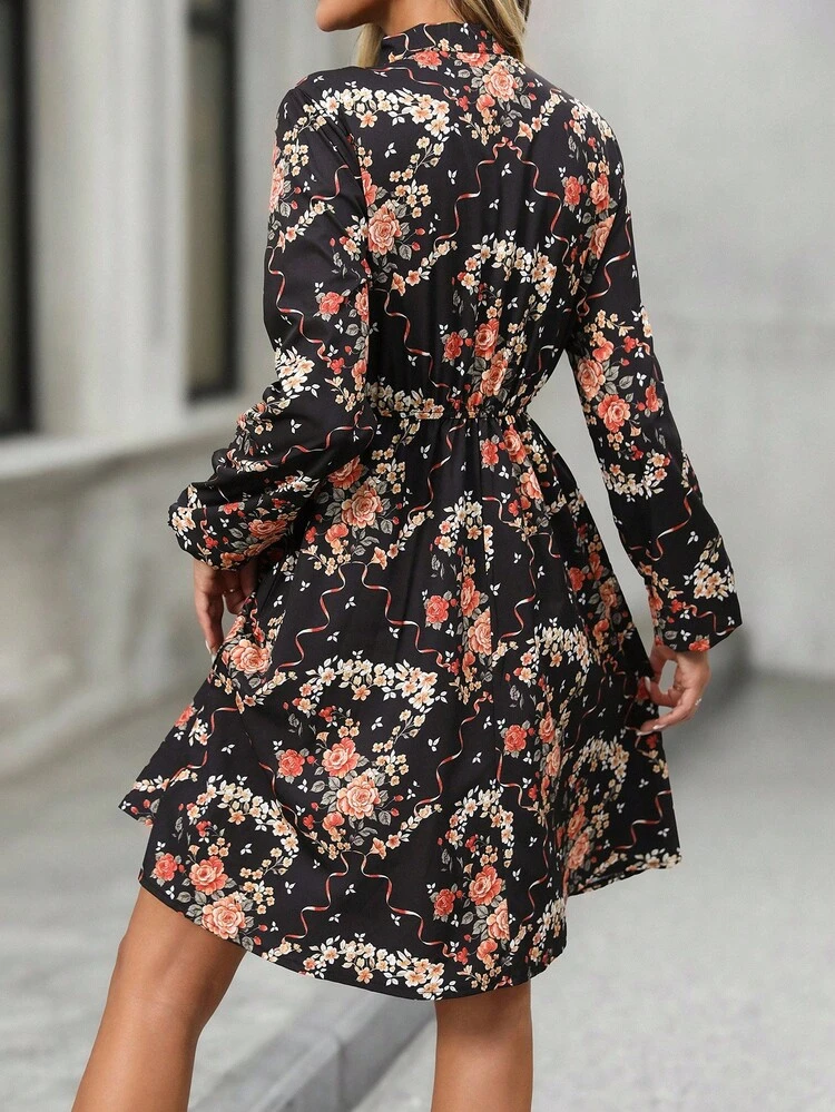 Vestido casual mini con cintura ceñida, mangas largas y cuello con lazo con estampado floral para mujer