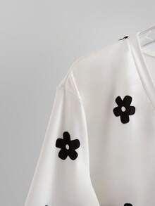 GlowEve Pull décontracté à col rond, manches raglan, tricot côtelé, patchwork, motif floral ajouré et clous à la mode pour femmes en automne - Noir et Blanc - Voir 3