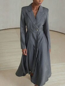 Aveloria Modichic 高级通勤优雅经典条纹不对称金属扣圆领不对称下摆腰部合身女式长袖西装外套 - 深灰色 - 查看 2