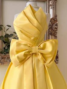Lovelzi Elegant Romantic Cream Yellow Satin Asymmetrical Pleated Strapless Maxi Dress With Oversized Bow Decor, Suitable For Evening, Party, Date, Vacation, Homecoming, Birthday, Wedding, Prom,Birthday Dress,Graduation,Teacher Outfits For Women,Teacher Dress - Yellow - View 4