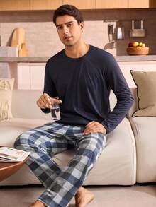 Manfinity Underwear&Sleepwear Basics Herren Einfarbiges Crew-Neck Langarm-Top und karierte Hose Pyjama Set, Herbst Winter Kleidung Herren Loungewear Set