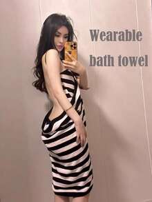 SHEIN 1 pièce Serviette de bain sexy avec bretelles réglables, peut être portée. Serviette de bain absorbante et séchage rapide. Longue robe de chambre de douche. Serviette-robe pour femme. Retour à l'école