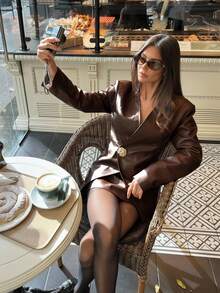 Aloruh 女式优雅 V 领束腰修身 PU 皮革半身裙 2 件套 - 棕色 - 查看 2