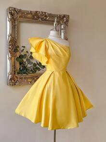 Lovelzi 优雅奢华不对称领口迷你盖袖褶饰缎面连衣裙，适合婚礼、派对、度假、新娘礼物、新娘