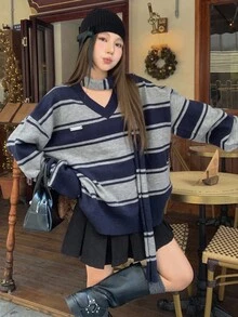 DAZY 撞色条纹金属标志宽松V领长袖围巾厚款休闲街头风格针织毛衣女秋冬 - 藏蓝色 - 查看 1