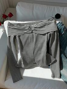 Comfortcana Áo thun nữ dài tay trễ vai kẻ sọc xếp nếp thường ngày - Đen và trắng - Xem 5