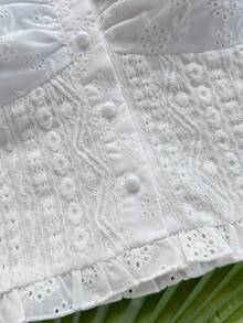 Dreamara 大码女式白色休闲纹理面料荷叶边抹胸上衣，适合度假、海滩、夏季、波西米亚风穿着 - 白色 - 查看 4