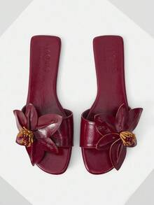 MOTF WOMEN STEREO FLOWER VACATION STYLE FASHIONABLE CASUAL FLAT SANDALS - Burgundy - View 1