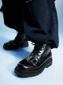 Sugerpunk Botas de tacón grueso con puntera redonda y diseño de hebilla con ojal metálico, estilo gótico para mujer, de piel sintética (PU), color negro, adecuadas para fiestas, uso diario y estilo casual chic - Negro - Ver 3