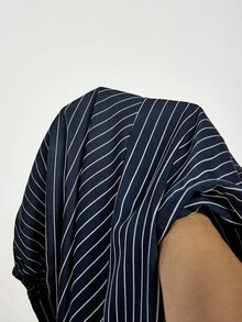 SHEIN MOD قميص أبيض وأزرق مخطط طويل الأكمام غير متماثل مع تصميم متقاطع وربطة عنق خلفية، ملابس كاوبوي للنساء