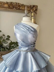 Lovelzi Thanh lịch, Lãng mạn, Dễ thương, Cổ tích, Xuân Hè, Xanh dương, Lấp lánh, Vải Organza, Một vai, Cổ áo đối xứng, Xếp ly, Trang trí dây chuyền kim cương, Buộc dây, Dáng chữ A, Chân váy xòe, Váy công chúa ngắn, Thích hợp cho Kỳ nghỉ, Lễ hội, Khách dự đám cưới, Váy tốt nghiệp, Tiệc sinh nhật, Lễ khai trương, Váy dạ hội, Lễ tốt nghiệp, Váy tốt nghiệp cho nữ, Váy đi học, Ngày Valentine - Màu xanh lam - Xem 3