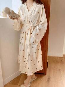 SHEIN Áo choàng/kimono in hình gấu bông, màu trơn nhẹ, kiểu dáng tối giản châu Âu, tay dài, cổ chữ V, có túi, đồ ngủ mặc nhà thoải mái cho nữ, áo choàng tắm, trang trí nhà cửa mùa xuân thu hè, đám cưới, trở lại trường học. - Màu be - Xem 9