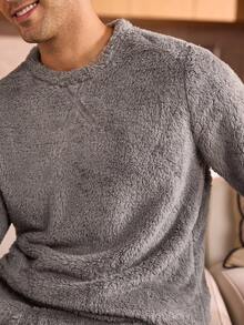 Manfinity Underwear&Sleepwear Basics Plus Size Men's Solid Color Fleece Long Sleeve Top And Pants Pajama Set