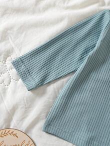 SHEIN 新生男婴基本款服装，纹理面料熊印花上衣，带口袋设计，休闲服装套装 - 藍色 - 查看 6