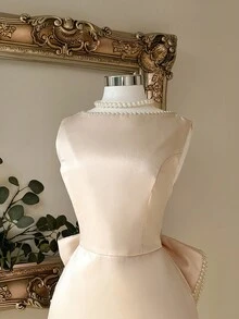 Lovelzi 优雅浪漫的香槟色缎面华丽仿珍珠织带夸张蝴蝶结 U 型背部晚间单身派对、舞会约会、生日鸡尾酒礼服、婚礼宾客礼服