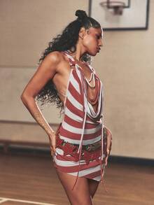 SUMWON WOMEN 条纹针织连帽迷你连衣裙，垂坠领口，不对称下摆，抽绳兜帽，节日派对俱乐部服装，现代时尚前卫设计 - 彩色 - 查看 1