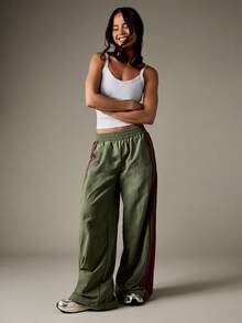 MISSGUIDED Wide Leg Track Pants With Contrast Side Stripe Details For Casual Comfort And Urban Style