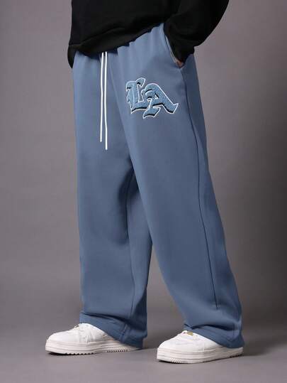 SUMWON 复古风格经典低裆慢跑运动裤，带有洛杉矶标志贴片和抽绳腰带，适合休闲街头服饰秋冬系列