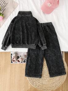 SHEIN Playful Pals Girls Young Girl New Black Washed Casual Loose Playful Cute English Embroidery Zip-Up Knit Denim Top @ Casual Loose Embroidered Wide-Leg Denim Pants Set, Suitable For Daily Wear, Simple And Fashionable Fall Winter - Black - View 2