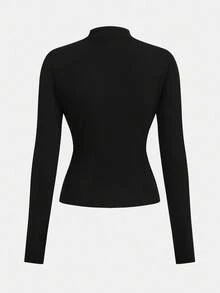 SHEIN Girlism 少女秋季校园风校园装，黑色立领针织毛衣长袖 T 恤 + 卡其色格子百褶裙休闲两件套，适合秋冬季分层搭配，返校季，女童 T 恤套装 - 黑色 - 查看 5